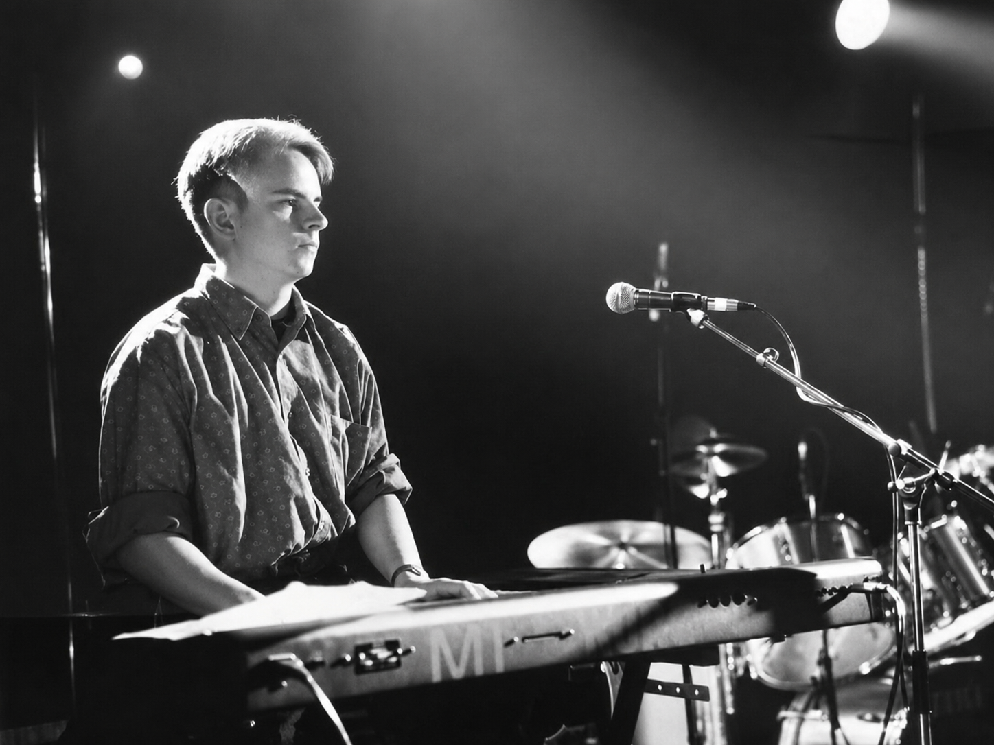 Maxwell Farnon performing live Maxwell Farnon performing live on keyboards